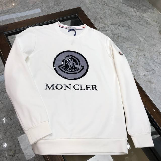 In Stock & Dropshipping Moncler's hottest selling hoodie, exclusively available