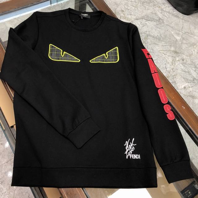 In Stock & Dropshipping Fendi's hottest crew neck sweatshirt, exclusive release