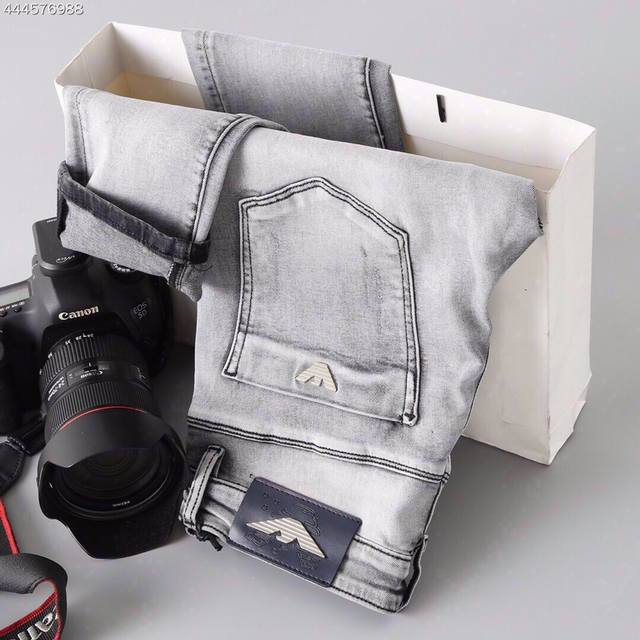 2670 Autumn/Winter New Arrival Jeans Item No.: N096 Brand: Armani Color: Gray Si