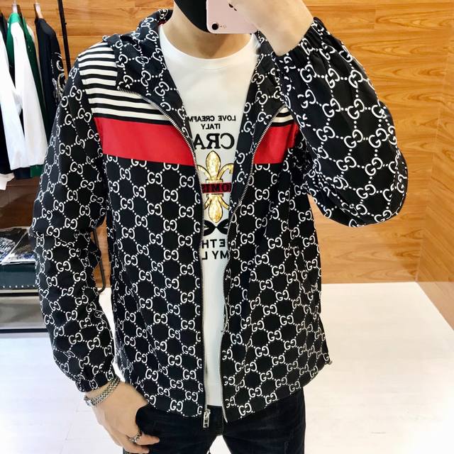 G**Ci Gucci's new autumn/winter men's hooded trench coat, officially released. O