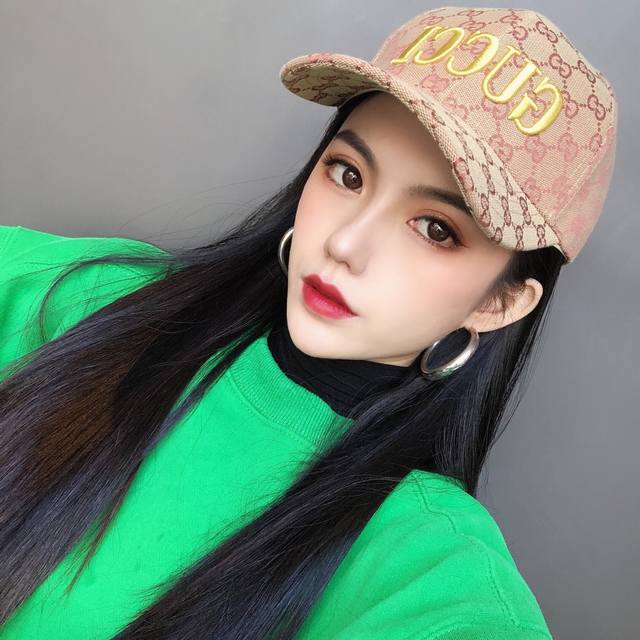 Gucci baseball cap, same style as the official Gucci website, simple and stylis