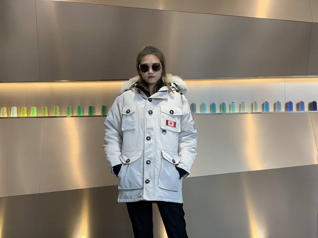 Canada Gooes Anniversary Edition : Off-white unisex High-end grade: 650 raccoon