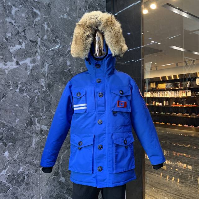 Canada Gooes Anniversary Edition : Sky Blue Unisex High-End Grade: 650 Raccoon