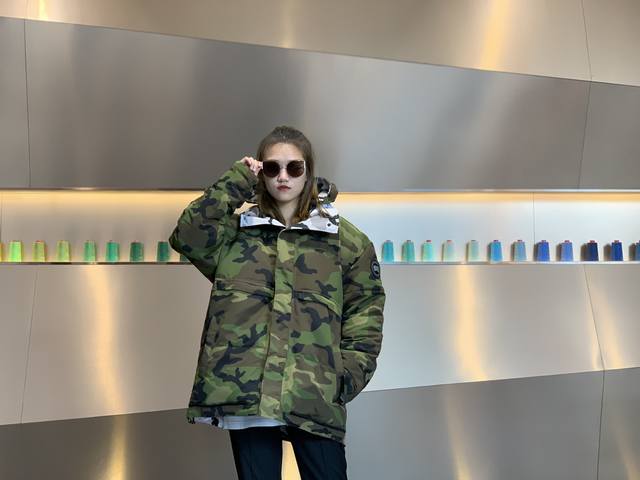 Canada Gooes Reversible Collaboration : Reversible men's and women's styles Hig