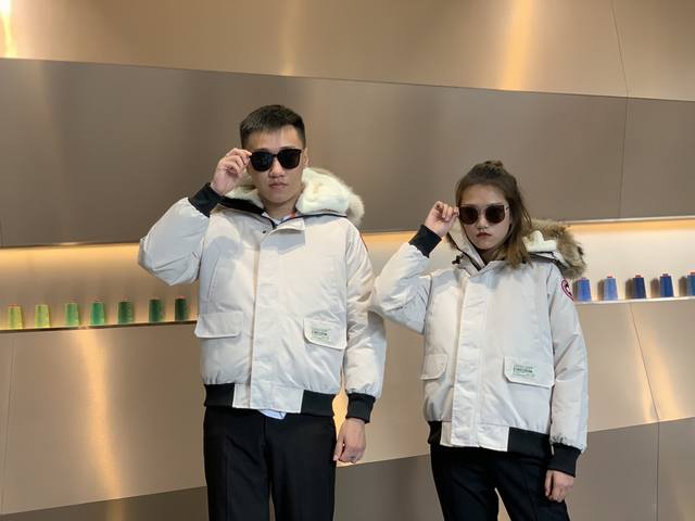 Canada Gooes 001 Model : White Unisex Model High-end: Wolf Fur Model Factory Di