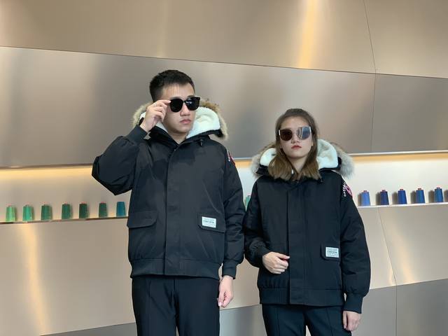 Canada Gooes 001 Model : Black, Unisex, High-End: Wolf Fur, Factory Direct Supp