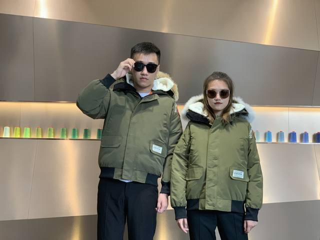 Canada Gooes 001 Model : Military Green Unisex Model High-End: Wolf Fur Model F