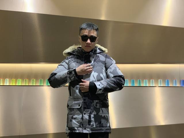 Canada Gooes 30 Styles : Grey Camouflage Men's Mid-range: Raccoon Fur 710 Wolf