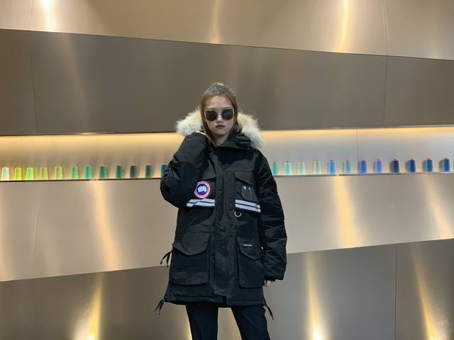 Canada Gooes 10 Snow Mantra Parkas ( ): Black, Unisex, High-End: Raccoon Fur 710