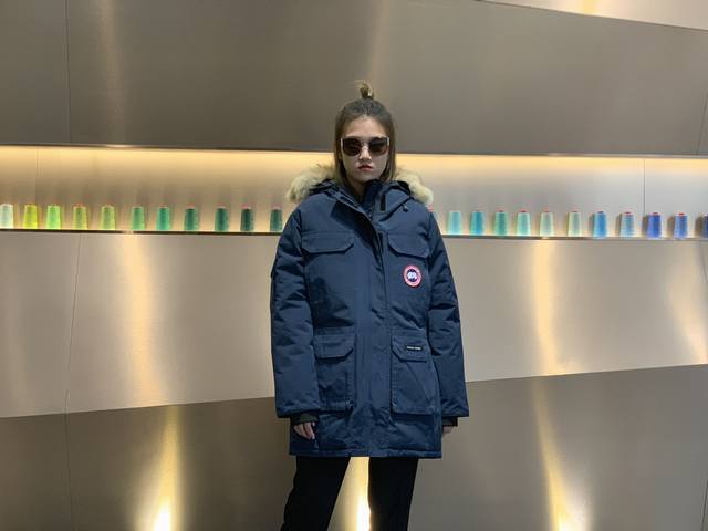 Canada Gooes 2009 : Navy Blue Women's High-End: Raccoon Fur 650 Wolf Fur Factor