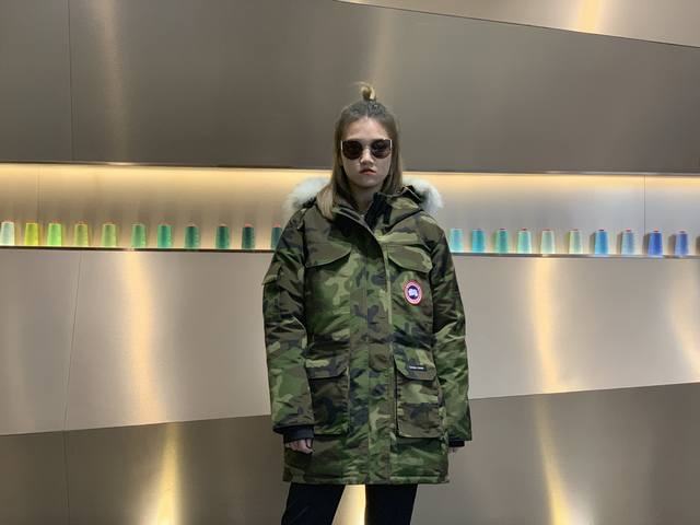 Canada Gooes 09 Model : Green Camouflage Women's High-End Grade: Raccoon Fur 65