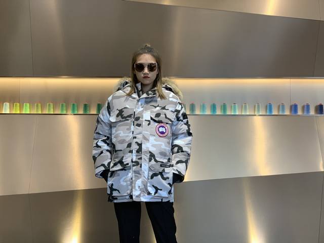 Canada Gooes 2008 Model : White Camouflage Unisex High-End: Raccoon Fur 650 Wol