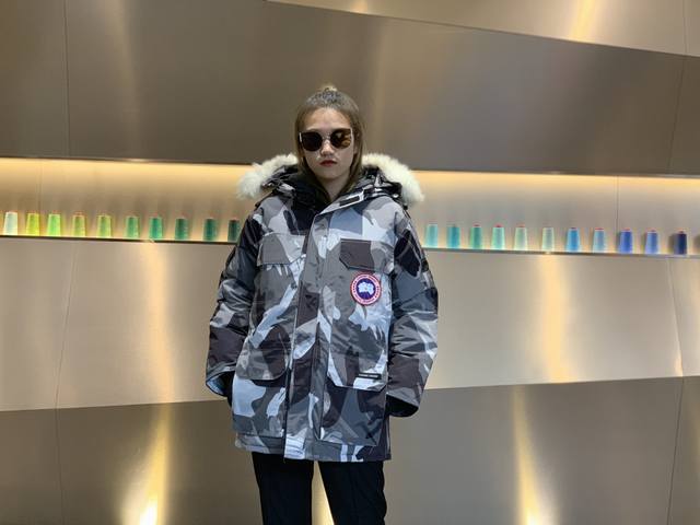 Canada Gooes 2008 Model : Grey Camouflage Unisex High-End: Raccoon Fur 650 Wolf