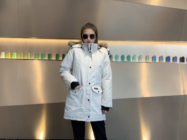 Canada Gooes 2007 Style : Off-white Women's Mid-range: Raccoon Fur 600 Wolf Fur