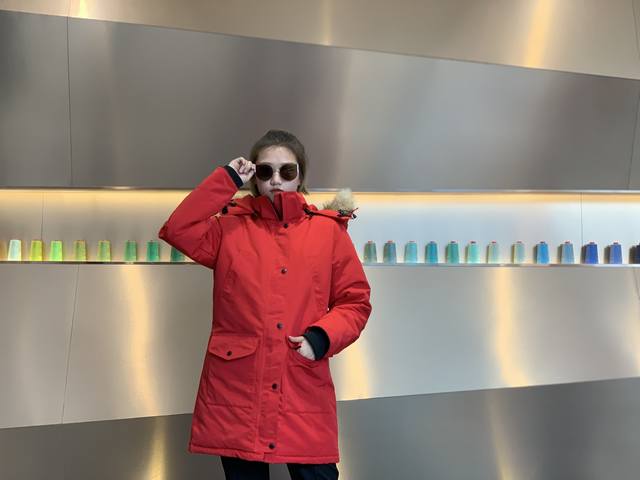 Canada Gooes 2007 Style : Red Women's Mid-range: Raccoon Fur 600 Wolf Fur Facto