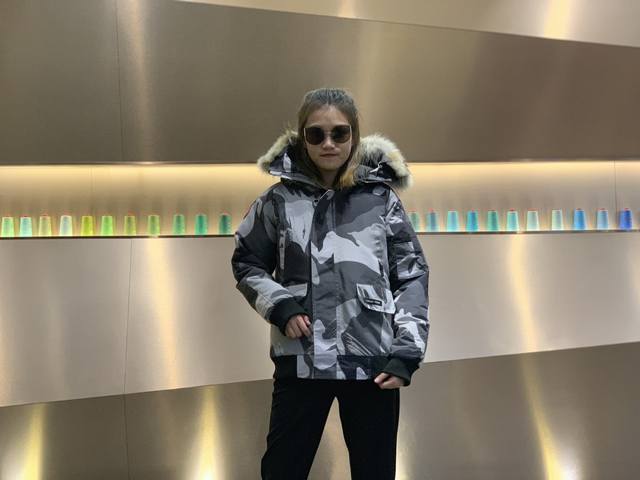 Canada Gooes 01 Style : Grey Camouflage Unisex Mid-range: Raccoon Fur 570 Wolf