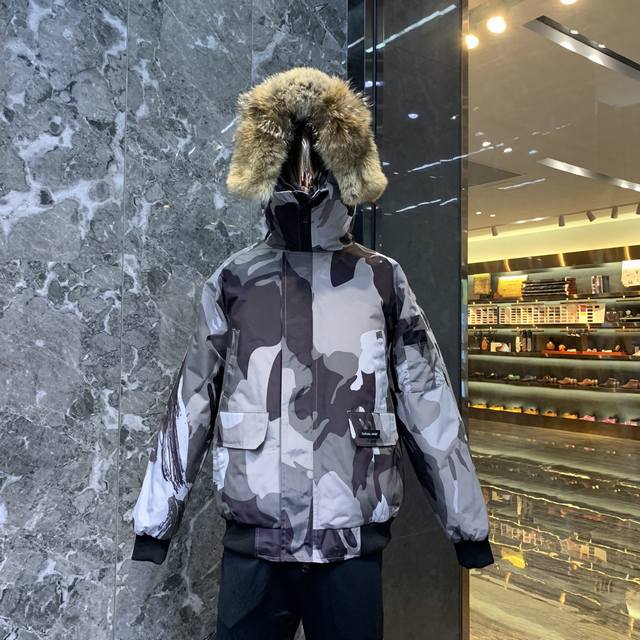 Canada Gooes 01 Style : Grey Camouflage Unisex Mid-range: Raccoon Fur 570 Wolf