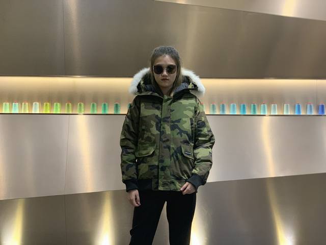 Canada Gooes 01 Style : Green Camouflage Unisex Mid-range: Raccoon Fur 570 Wolf