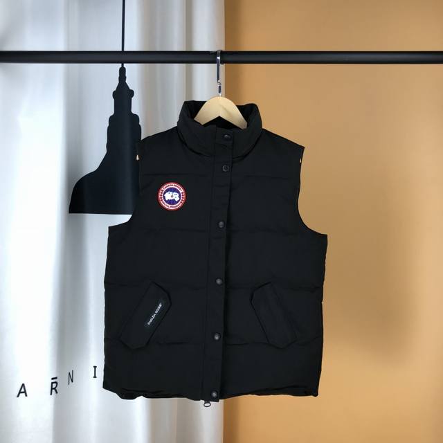 Women's Down Vest, Color: Black. Suitable for retail stores, Taobao, and physic