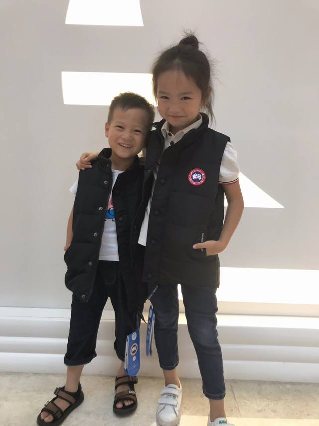 Real photos of Goose brand children's vest. Price: Local sourcing. Style: Goose