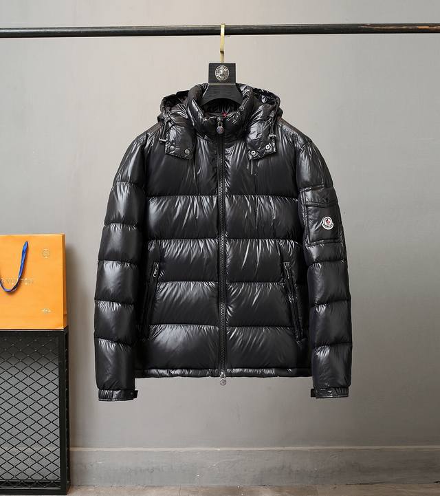 Highest quality new Mayan style Moncler down jacket, a versatile and evergreen s