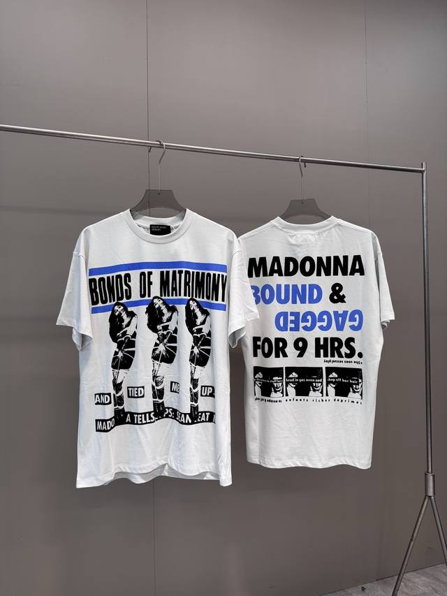 In stock, dropshipping available + 5 p negotiable. Madonna slogan short-sleeved