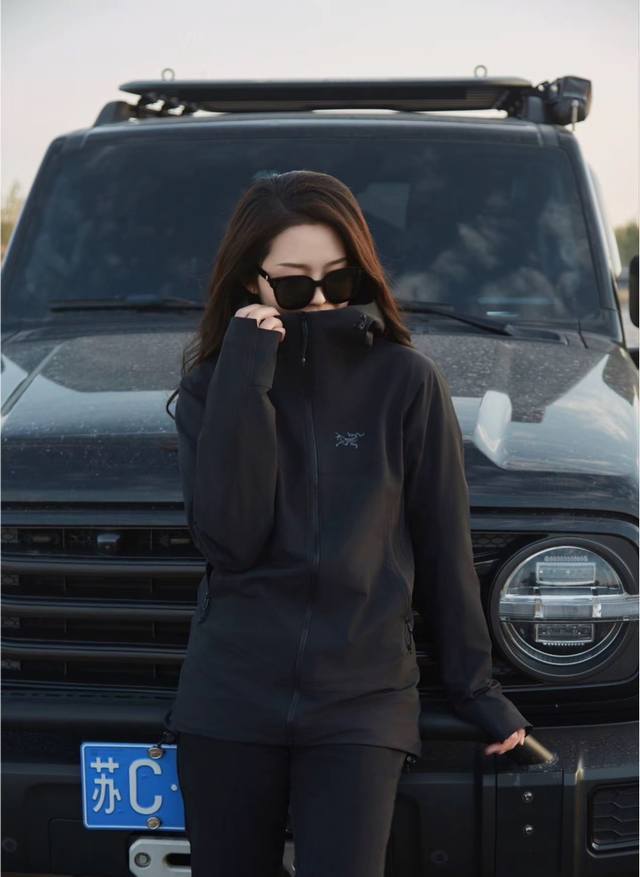 Style No.: D519 Spring/Autumn Style Black Model Wearing Image Arcteryx Gamma Li