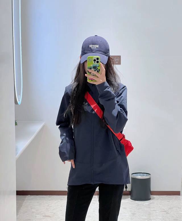 Style No.: D519 Spring/Autumn Style Sapphire Blue Model Wearing Effect Arcteryx