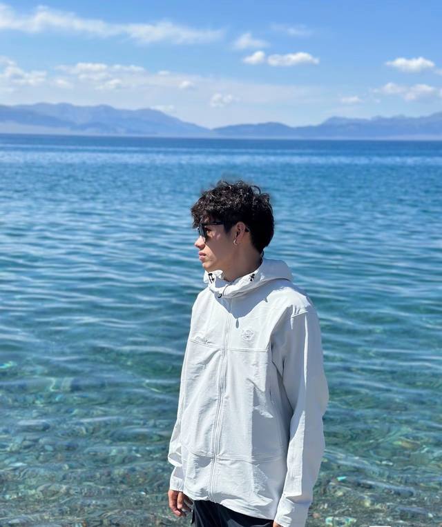 Style No.: D519 Spring/Autumn Style Hidden Grey Model Wearing Image Arcteryx Ga