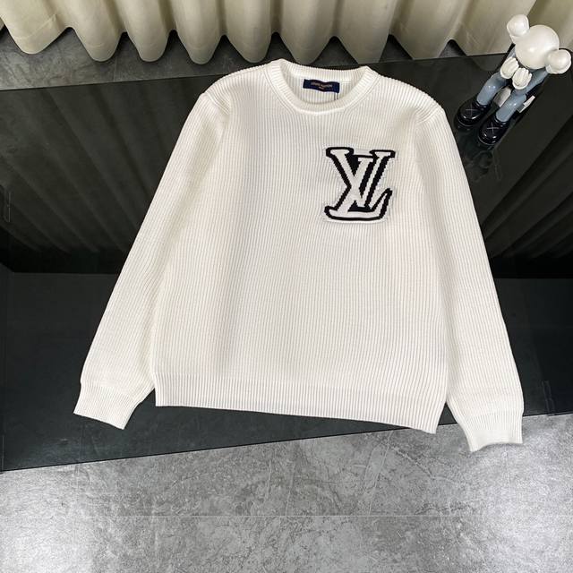 Top-tier, highest-quality Louis Vuitton classic logo pullover sweater with front