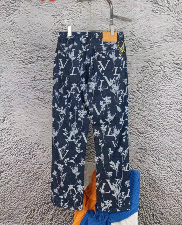 Style No. Cc674 Louis Vuitton Lv Monogram Print Artist Logo Jeans Focus on high