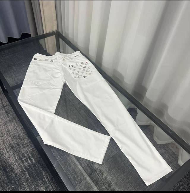 Style No. Cc877 Louis Vuitton (LV) Latest Super Soft Milk Silk Pants Made with