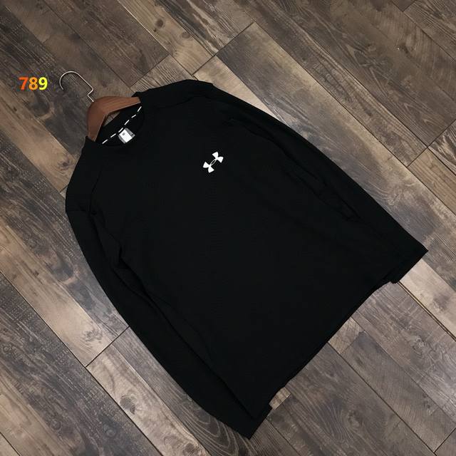 Under Armour Crew Neck Striped Training Base Layer - Super Soft and Comfortable