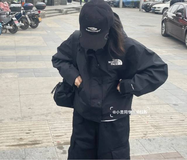 Shopkeeper's Recommendation: The North Face Classic 1990 Short Black Water Jacke