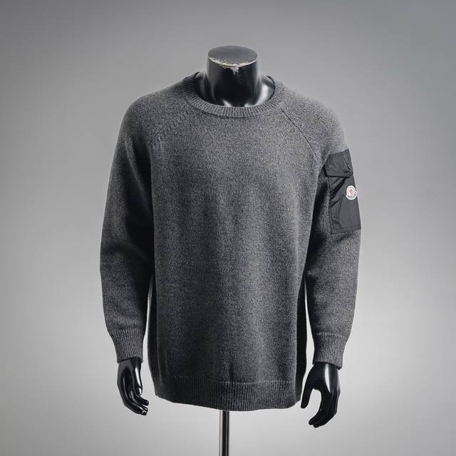 Moncler 25Ss Crew Neck Sweater with Arm Pockets (Authentic, Purchased for 6950 R
