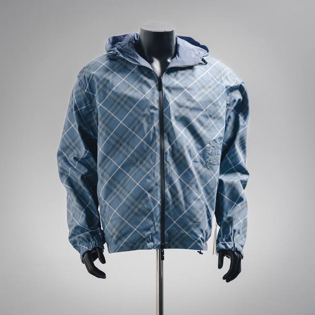 Burberry 24Ss New Diamond Quilted Equestrian Reversible Jacket This lightweight