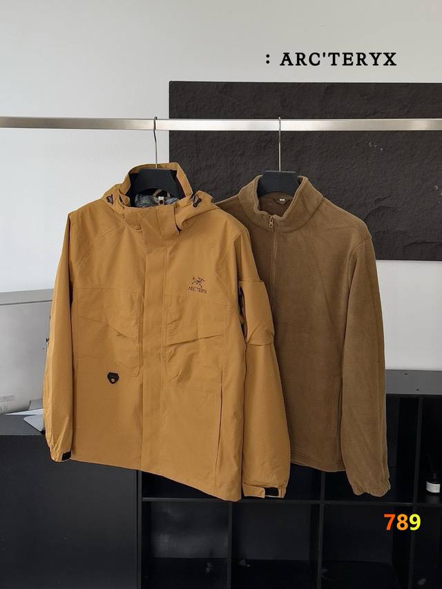 Arc's 3-in-1 Casual Jacket A must-have cool jacket! Super high cost performance