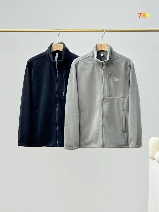 Arc'teryx Men's Stand Collar Fleece Jacket! Made with high-tech, breathable, com