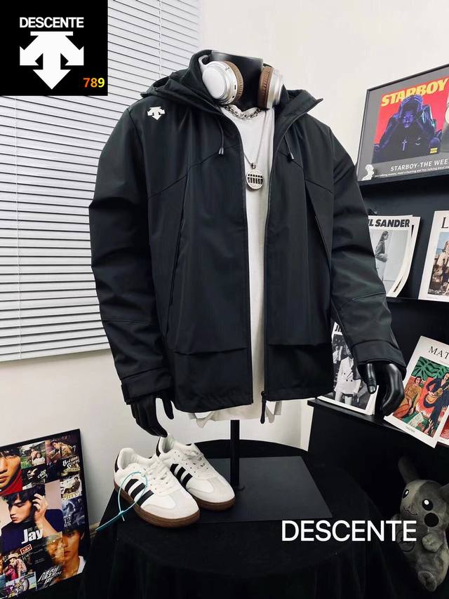 Descente 3-in-1 Sports Outdoor Workwear Style Heavy-Duty Hooded Windbreaker Thre