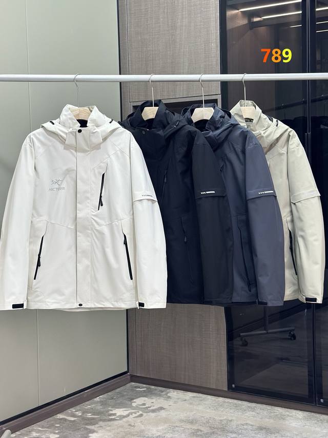 Arc'teryx Men's 3-in-1 Jacket - A Must-Selling Item! This 3-in-1 jacket boasts