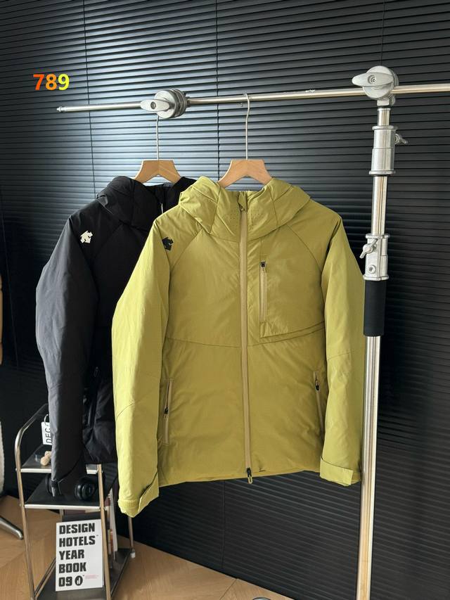 Descente Winter Classic Bestselling Couple Hooded Warm Solid Color Down Jacket -