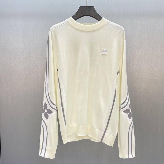 Lu Double-Sleeve Clover Knit Crew Neck Sweater Size: S-XL This crew neck sweater