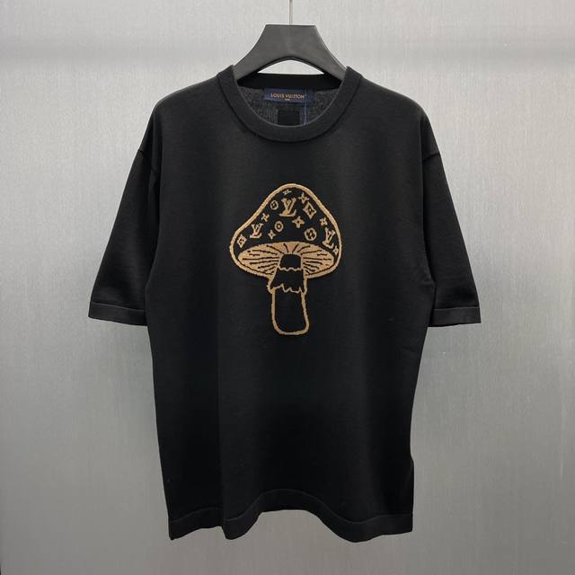 Lu Mushroom Short-Sleeve Intarsia Crew Neck Shirt Size: S-XL This sleek T-shirt