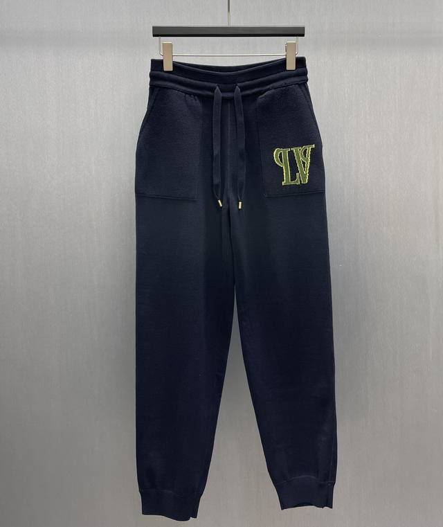 Lu Jogging Knit Pants Size: S-XL These jogging pants feature a sophisticated des