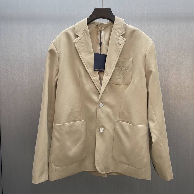 Lu Single-breasted Urban Jacket Suit Size: S-XL This single-breasted jacket is c