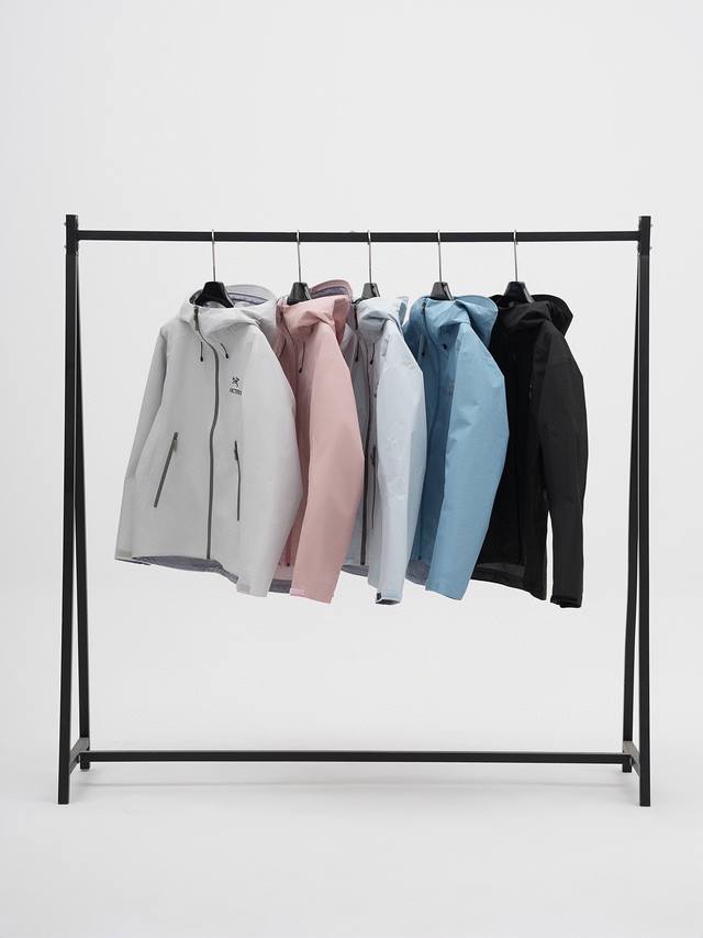 Style No.: 402, Arc'teryx windbreaker, Beta Ltd series. Softshell, with seam-se