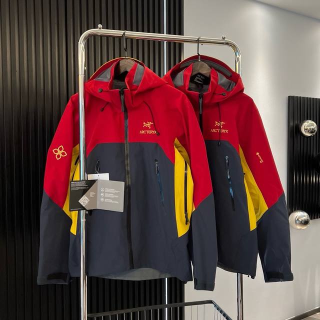 Style No.: 405, Arc'teryx rain jacket, with seam-sealed lining, YKK zippers, et