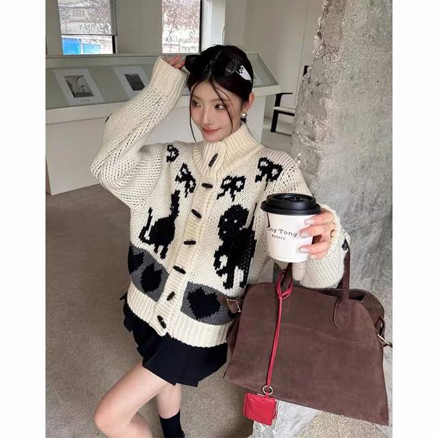 Off-white body image Open Yy Korean niche crochet color-blocked cat and dog sta