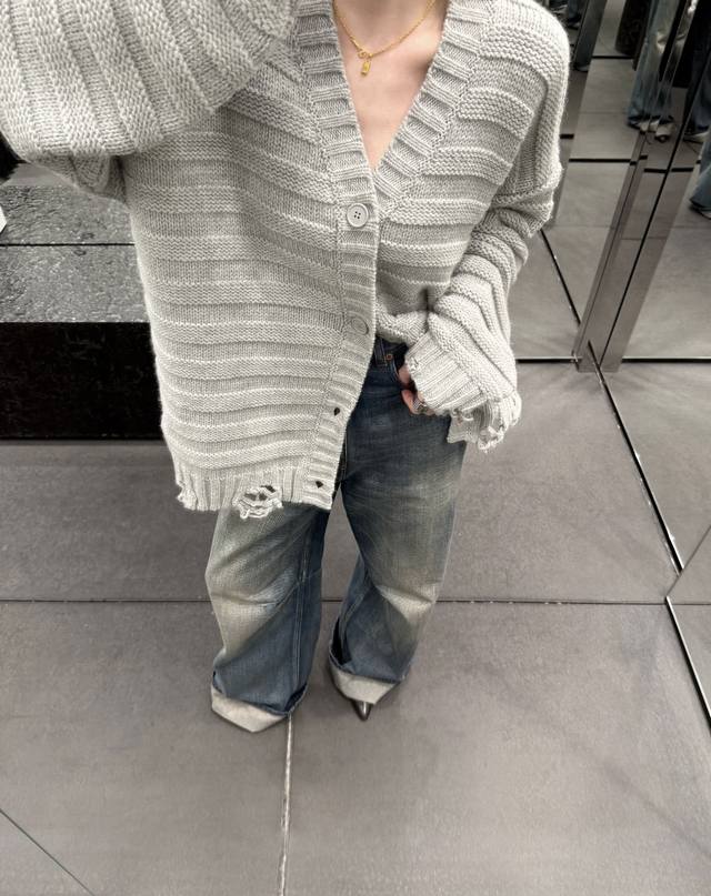 Grey Top Image Mm6 Margiela 25Ss New Digital Sleeve Label Distressed Knit Cardig