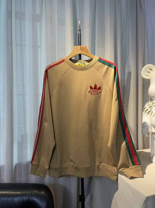 Real shot top version. Official website quality. #Gucci##Three Stripes##Gucci X